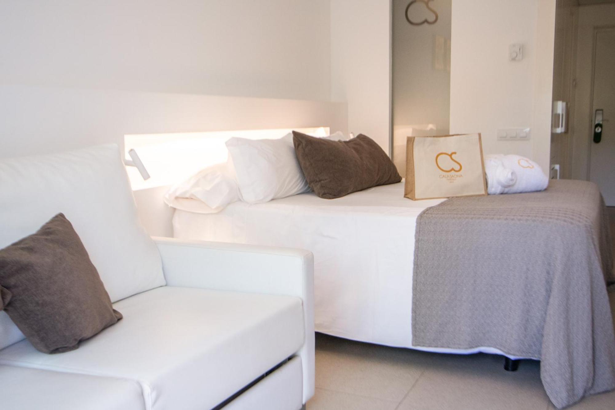 Hotel Cala Saona & Spa Bagian luar foto