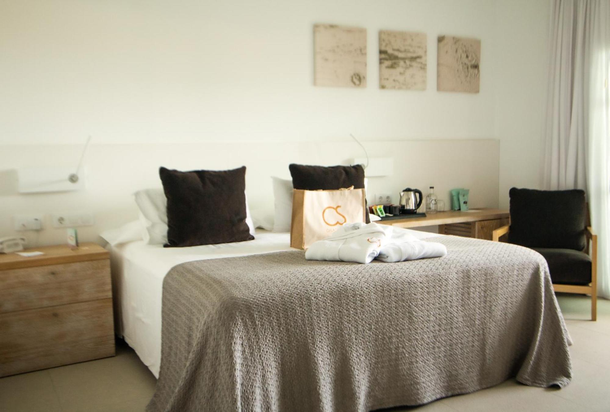 Hotel Cala Saona & Spa Bagian luar foto
