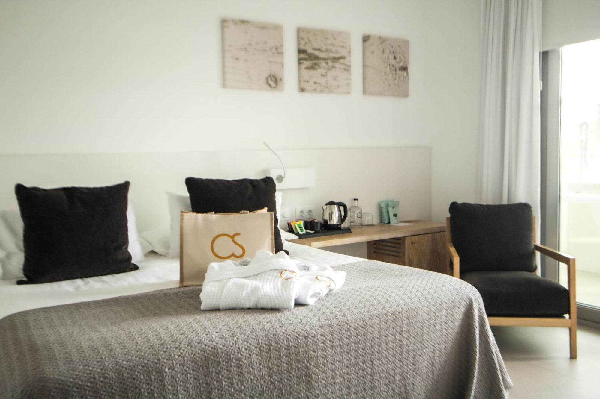 Hotel Cala Saona & Spa Bagian luar foto