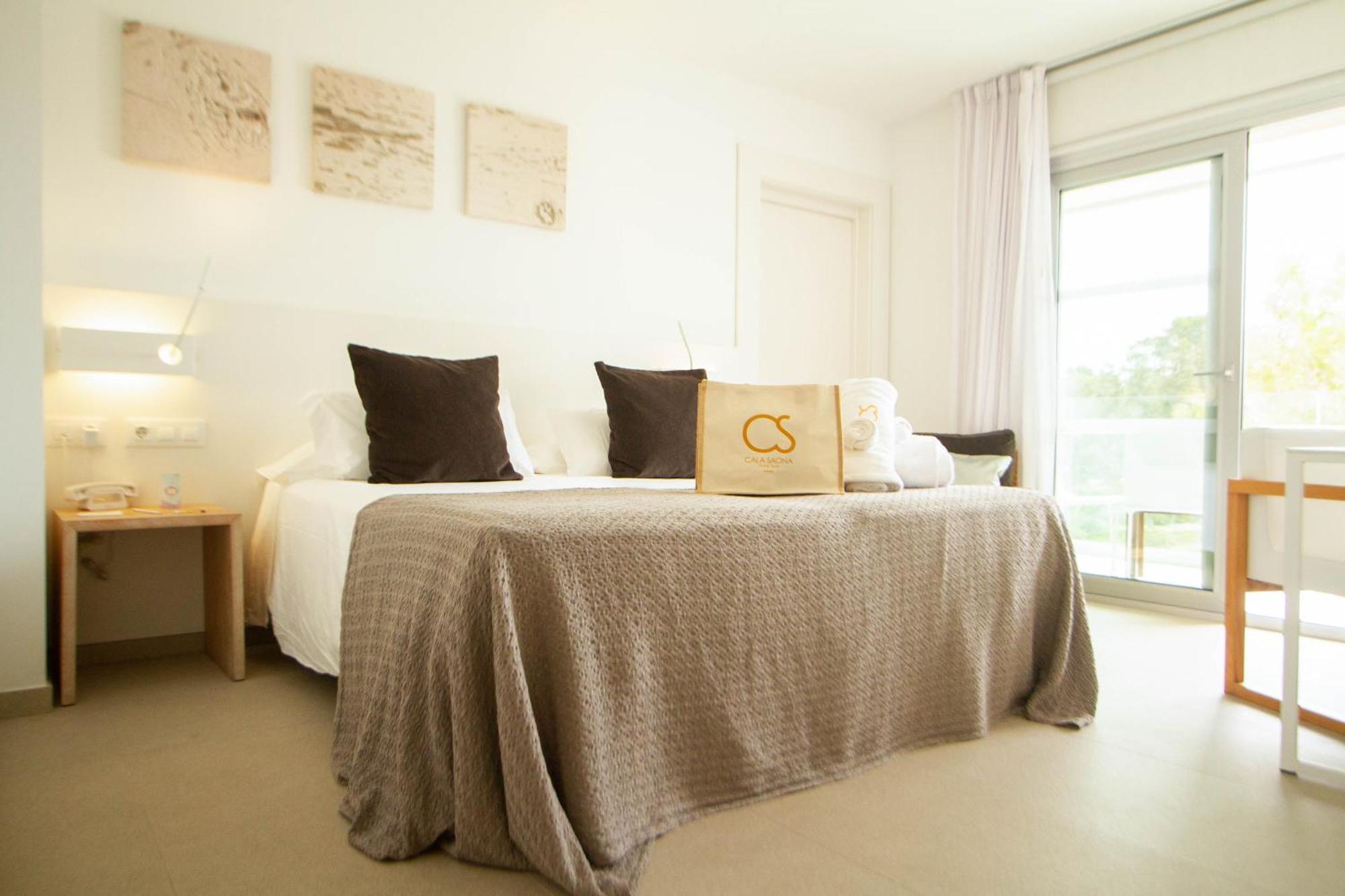 Hotel Cala Saona & Spa Bagian luar foto
