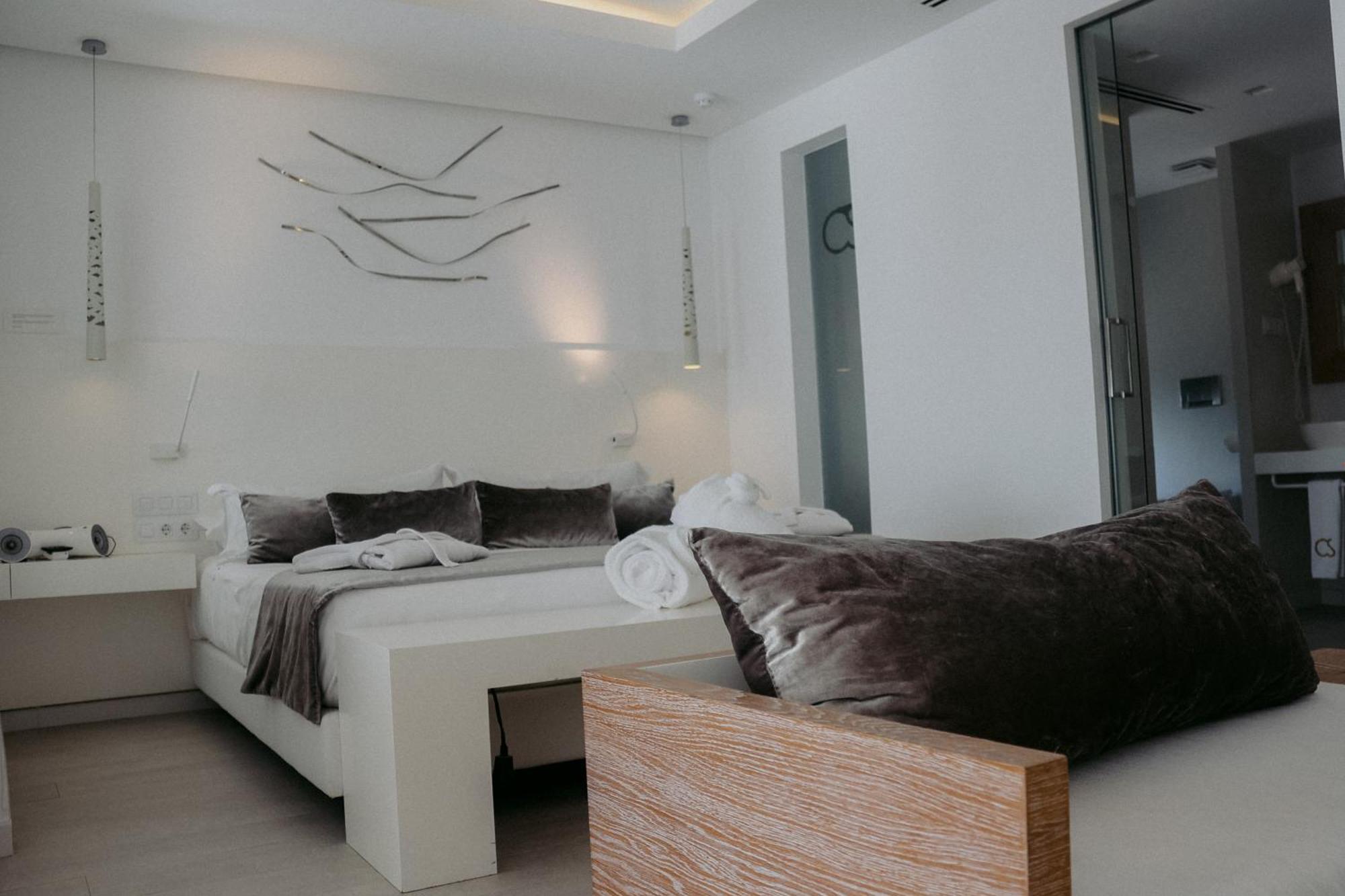 Hotel Cala Saona & Spa Bagian luar foto