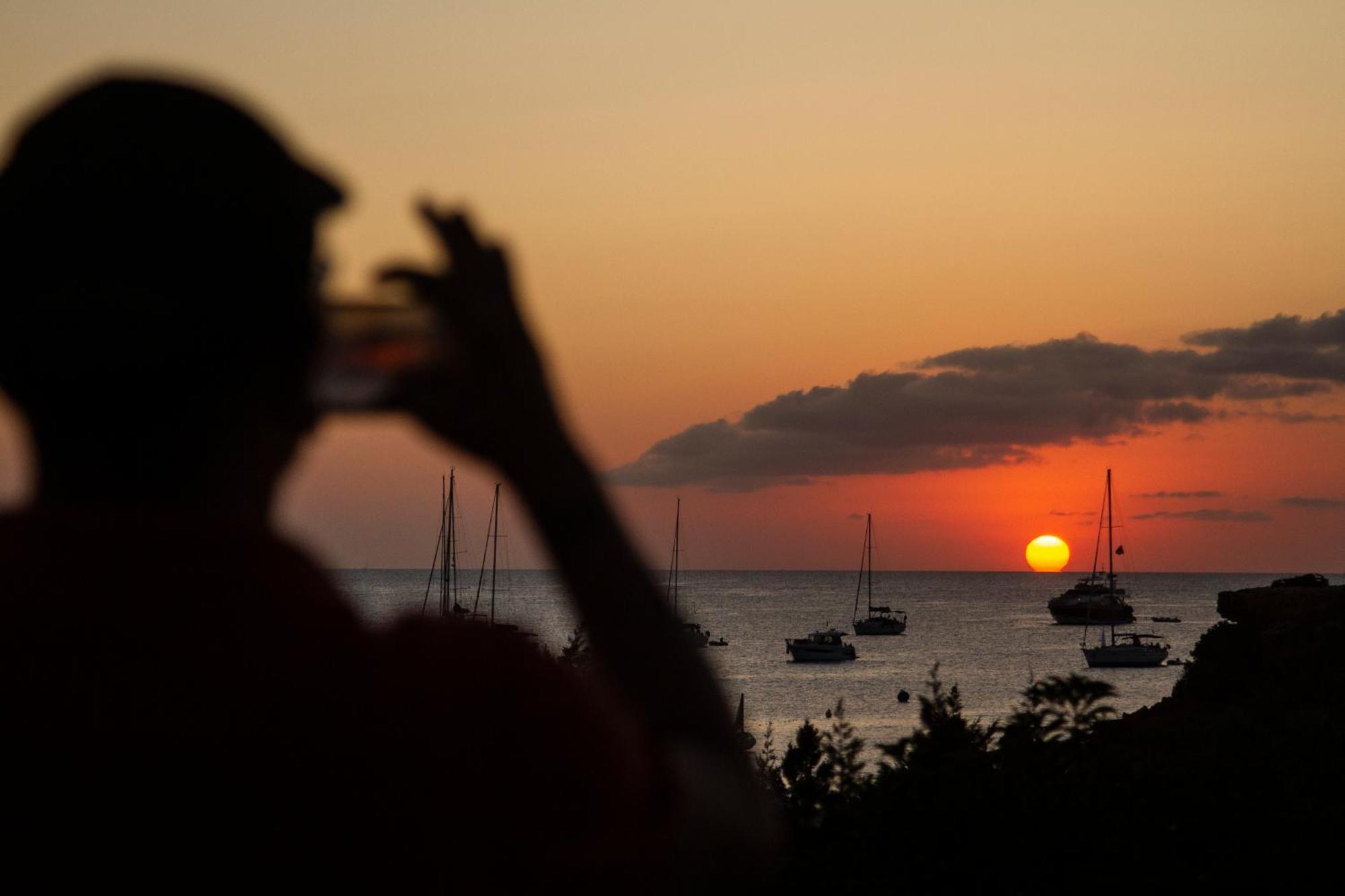 Hotel Cala Saona & Spa Bagian luar foto